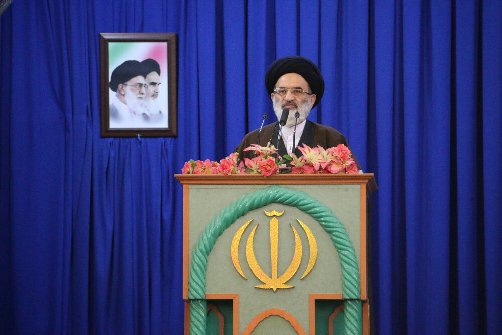 ملت ایران ۴۳ سال روبهروی آمریکا ایستادند و خم به ابرو نیاوردند