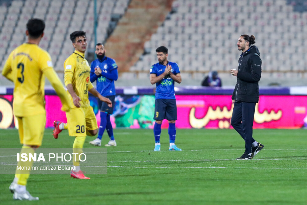 خون آبیپوشان، سرختر از دیگران است؟