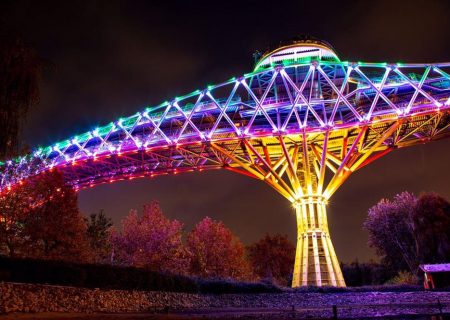 نورافشانی ویژه «پل طبیعت» در نخستین شب سال نو