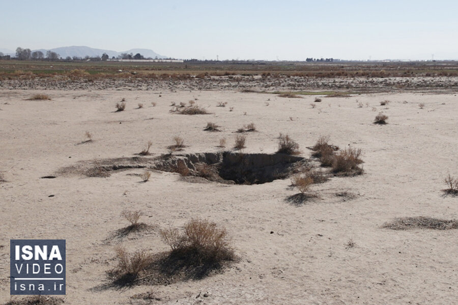 ویدئو / ادامه فرونشست دشت ورامین؛ ریشههای بیآبی خشک نشدهاند