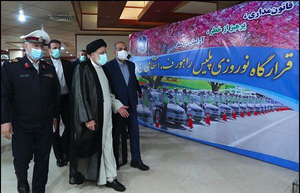 بازدید رئیس‌جمهور از مرکز اطلاعات و کنترل هوشمند ترافیک پلیس
