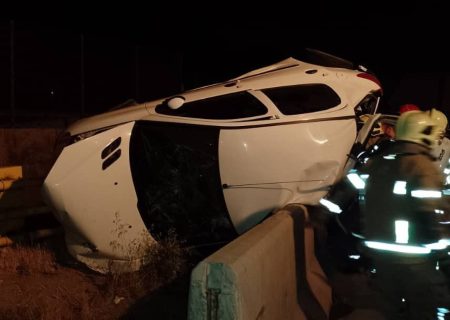 واژگونی خودرو سواری در بزرگراه تهران – قم ۲ کشته و ۲ مصدوم داشت