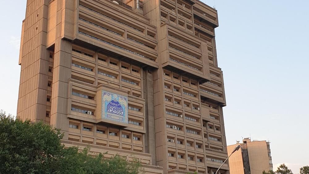 دولت اختیارات خود در حوزه شهرداریها و دهیاریها را به وزارت کشور واگذار میکند