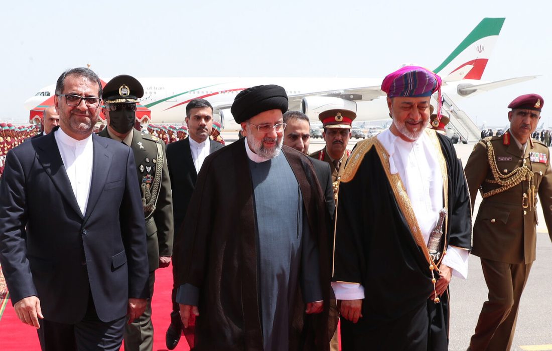 سلطان عمان برای استقبال از رئیسی پای پرواز آمد