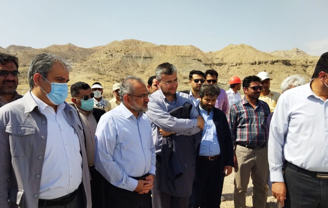 معاون پارلمانی رئیس جمهور از ۲ پروژه عمرانی دشتستان بازدید کرد