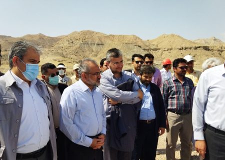 معاون پارلمانی رئیس جمهور از ۲ پروژه عمرانی دشتستان بازدید کرد