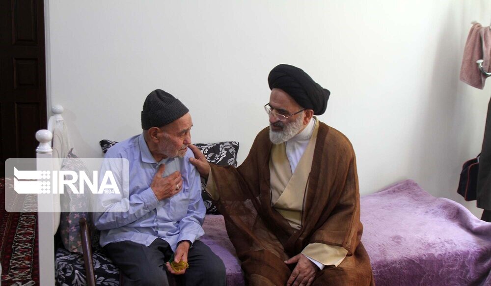 مشاور رییس جمهور از خانواده شهدای روحانی در همدان قدردانی کرد