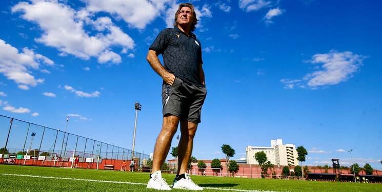 میهمان ویژه تمرین استقلال در ترکیه/ اهدای پیراهن آبی به پیرلو+عکس