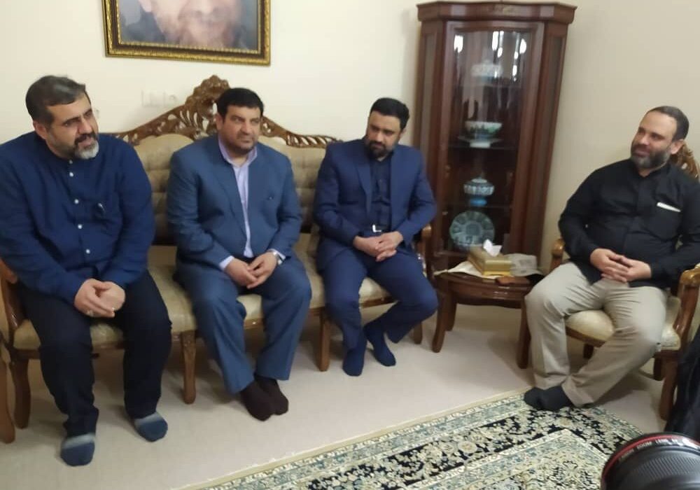 دیدار وزیر ارشاد با خانواده هنرمند فقید احمد یلالی هنرمند آبادانی