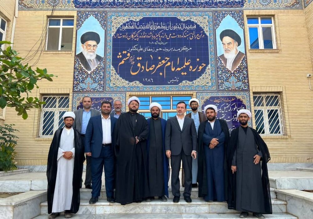 لزوم نقش آفرینی بیشتر طلاب و روحانیون در حوزه های فرهنگی و اجتماعی