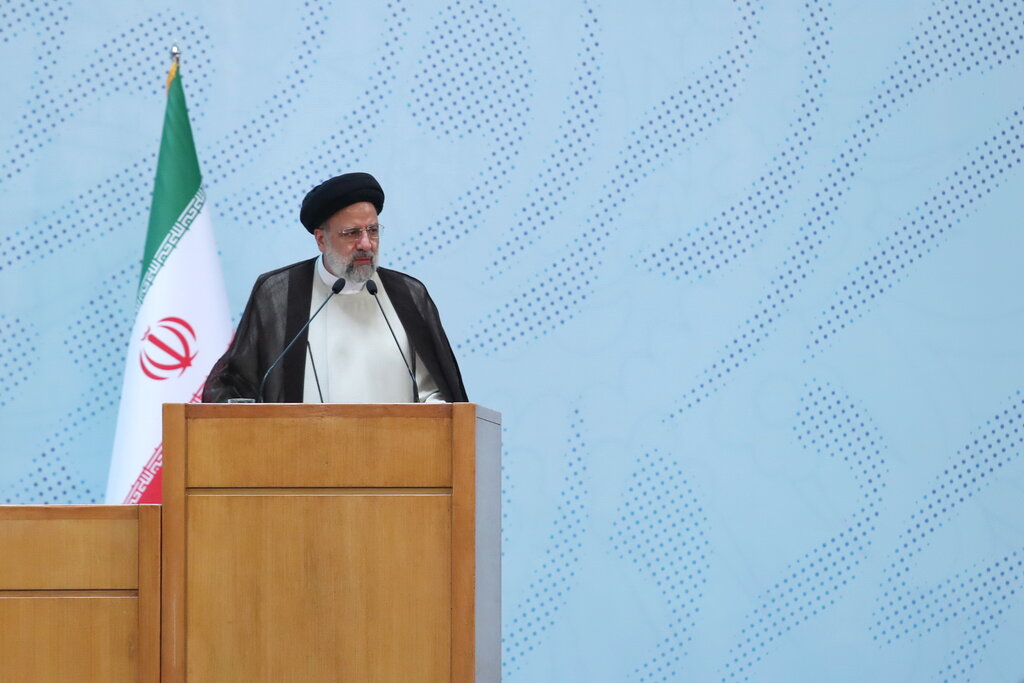 رئیسی: اصلاح عقب نشینی نیست | آینده را روشن میبینیم | ما اصحاب «ما میتوانیم» هستیم