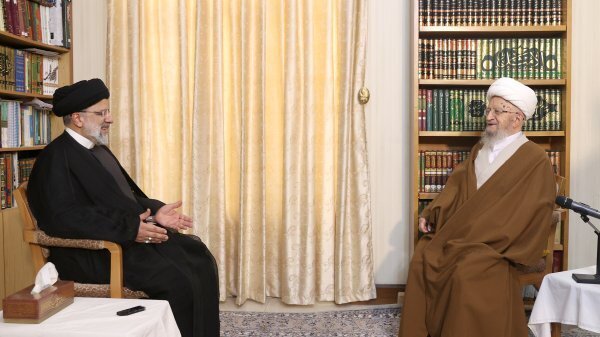 رئیسی در دیدار با آیت‌ الله مکارم شیرازی: اثرات گشایش‌ها زودتر به سفره مردم می‌رسید اگر …