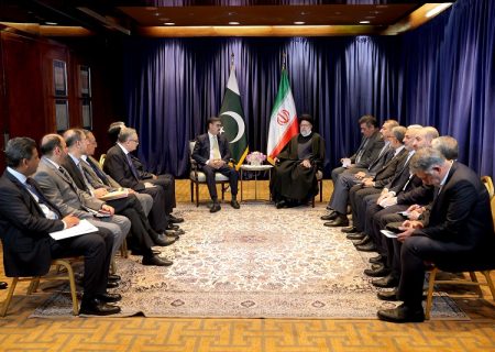 تاکید نخست وزیر پاکستان بر عزم کشورش برای ارتقای سطح همکاری‌ها با ایران