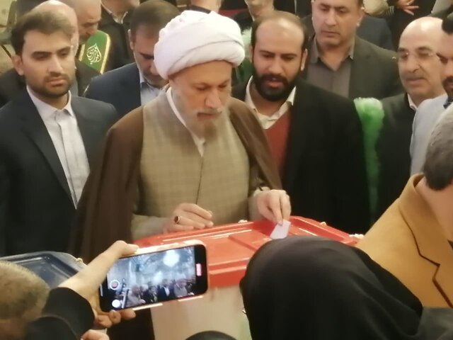 ایرانیان دلسوز پای صندوق های رای می آیند