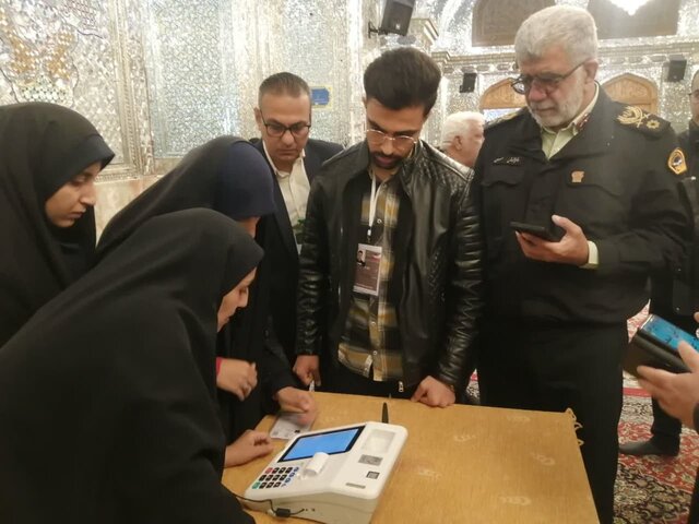حضور پرشور مردم فارس پای صندوق های رای نشان از بزرگی مردم ماست