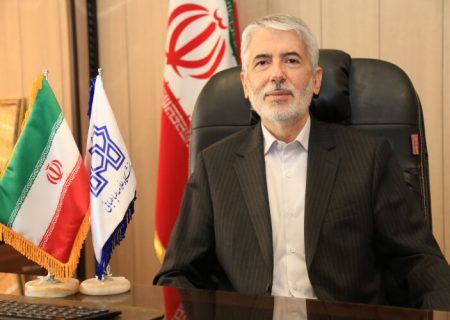 محیط علمی دانشگاه برای پیشرفت کشور از حاشیه‌ها دور بماند 