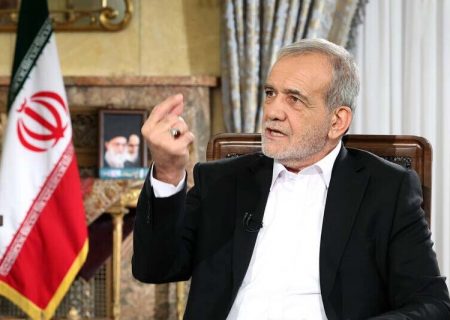 کج سلیقگی عجیب در گفتگوی تلویزیونی پزشکیان با مردم (عکس)