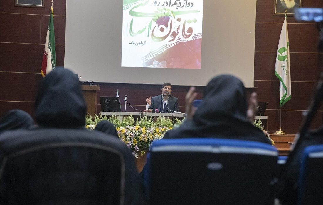 طحان نظیف: «قانون اساسی» سند مطالبه‌گری مردم و دانشجویان است