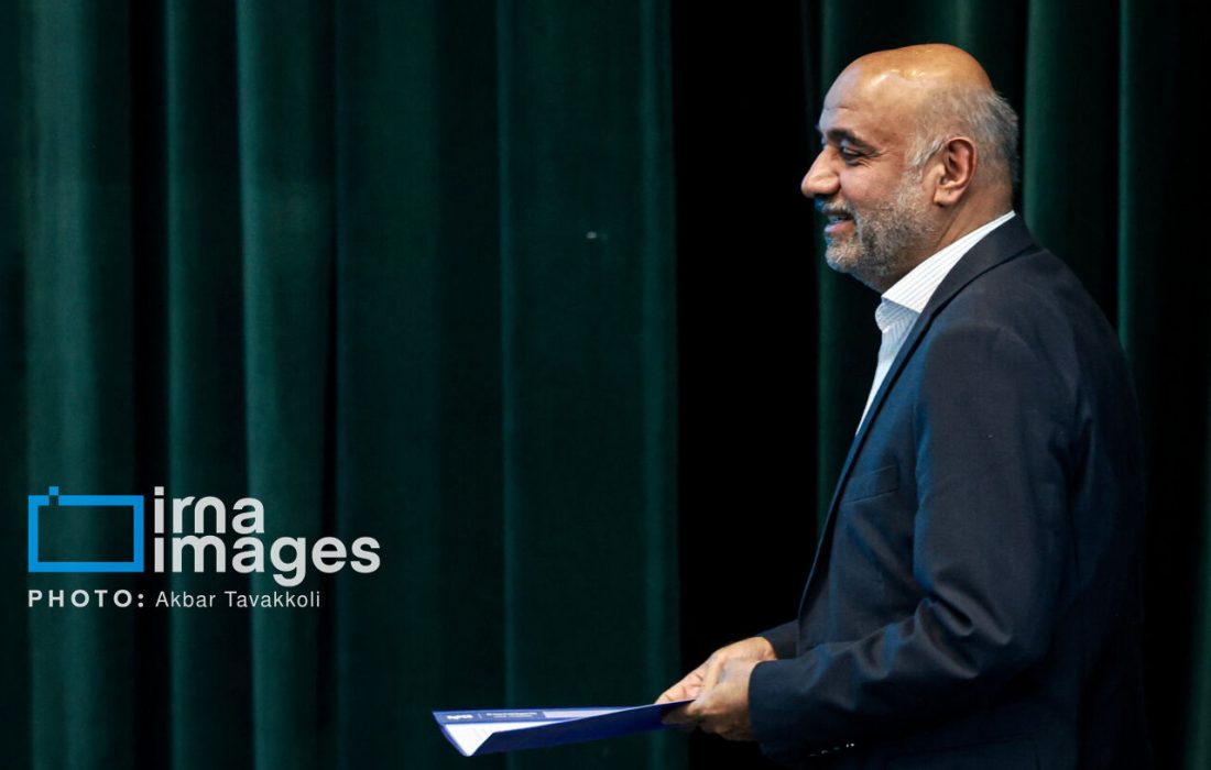 ورود وزیر کار به ماهشهر برای بررسی عملکرد پتروشیمیهای زیرمجموعه این وزارتخانه