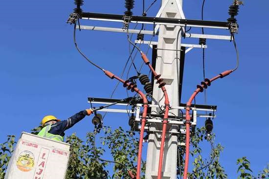 براساس آمار تفصیلی صنعت برق کشور در سال ۱۴۰۲ تلفات شبکه توزیع برق کشور سیر نزولی گرفت