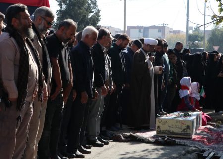 مراسم خاکسپاری شهید گمنام در بوستان ارغوان منطقه ۱۱ شیراز برگزار شد