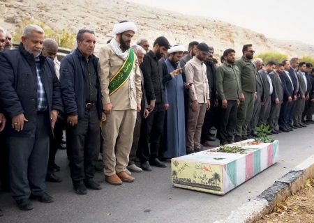 پیکر آلاله زهرایی با حضور خیل مشتاقان راه شهدا در بوستان نماز آرام گرفت