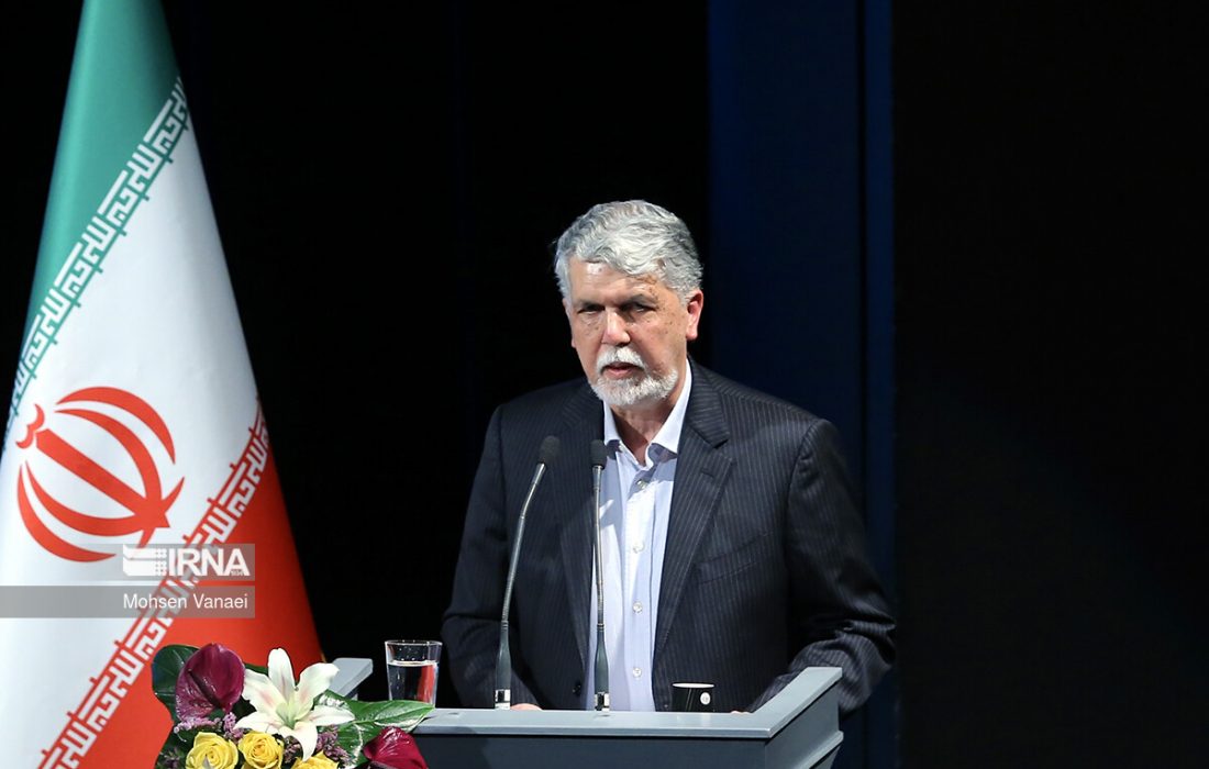 صالحی: صنعت نشر ایران بر دوش ناشران خصوصی سنگینی می‌کند