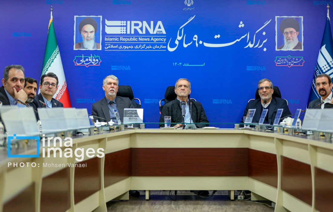 پزشکیان: رسانه‌ها با صداقت و شفافیت آگاه‌سازی کنند/ با مردم صادق باشیم