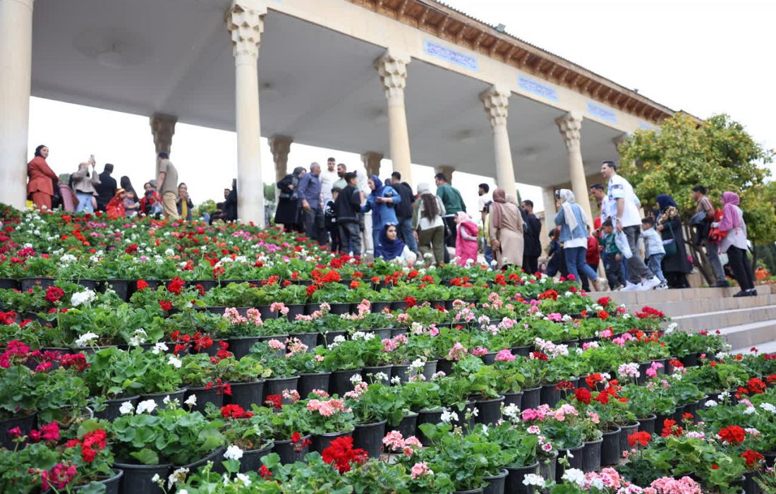 اقدام عاجل میراث فرهنگی فارس در خصوص بهسازی آرامگاه حافظیه پس از مراسم تحویل سال