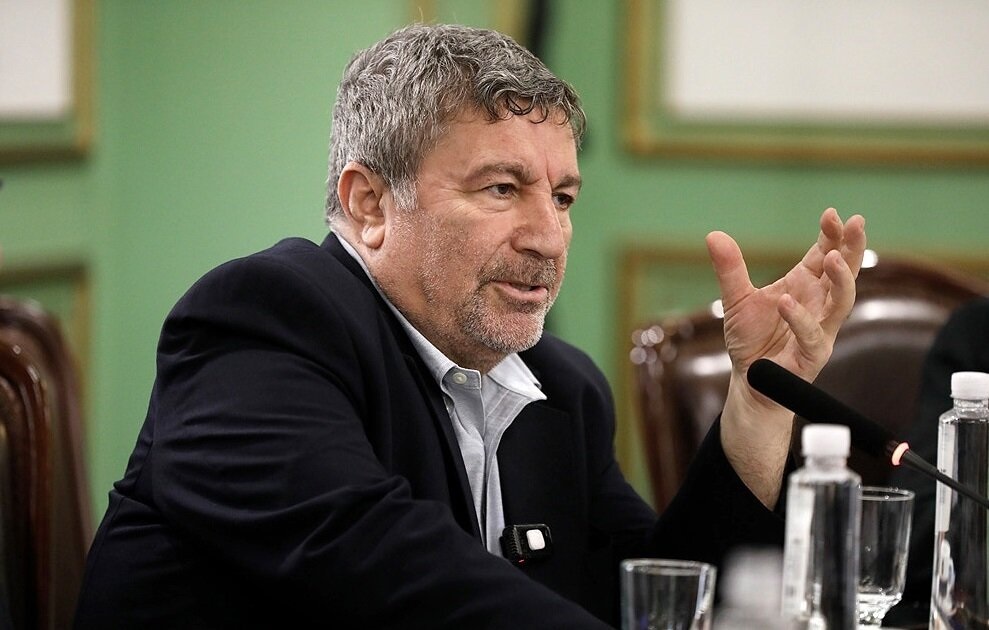 انتقاد شدید الیاس حضرتی نسبت به حذف و برداشتن معافیتهای مالیاتی و گمرکی در مناطق آزاد ایران