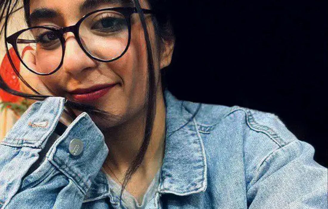 موهای روی تشک صورتی، متعلق به “پرنیا” است