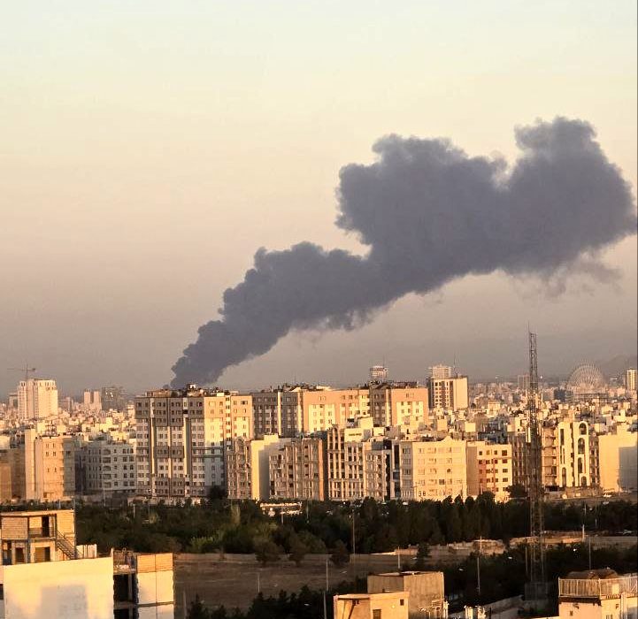 وقوع ۲ انفجار در مشهد/ باند فرودگاه هاشمی‌نژاد مورد حمله قرار گرفت/ دود در اطراف حرم رضوی