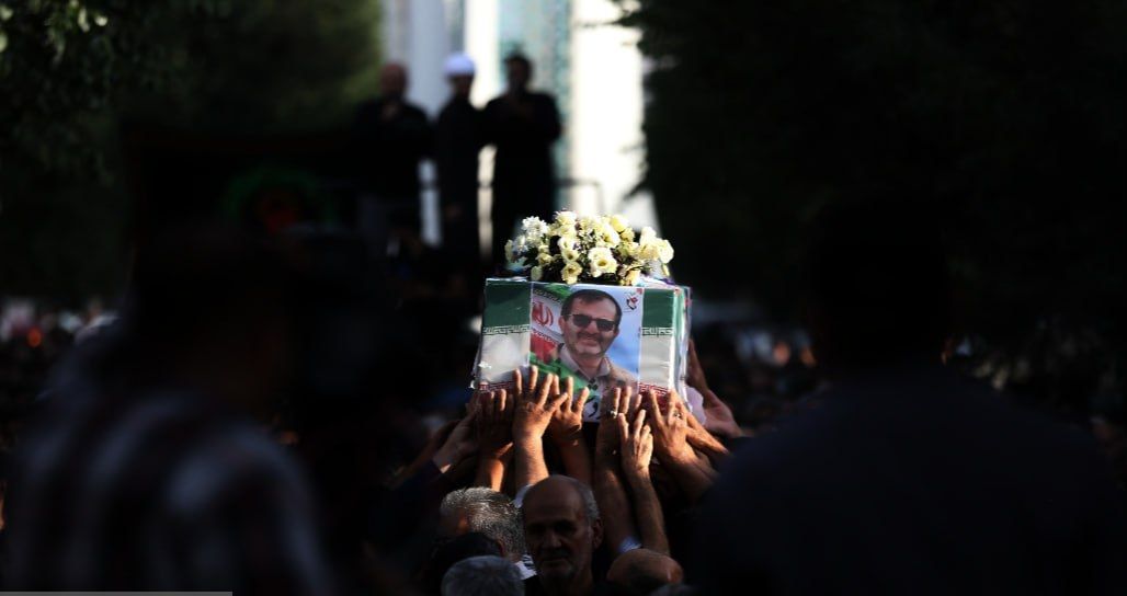 تشییع پیکر پزشکی که در حمله اسرائیل به اوین شهید شد/ عکس