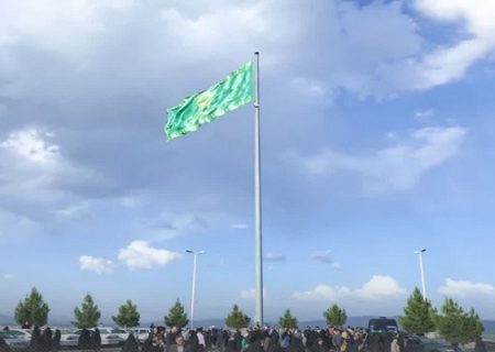 اهتزاز پرچم امام رضا(ع) در مزار شهدای گمنام خوی