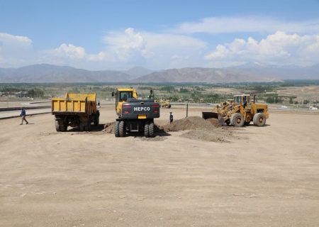بسیج ماشین آلات سنگین در عملیات احداث تفرجگاه کوهستانی خاتون خوی