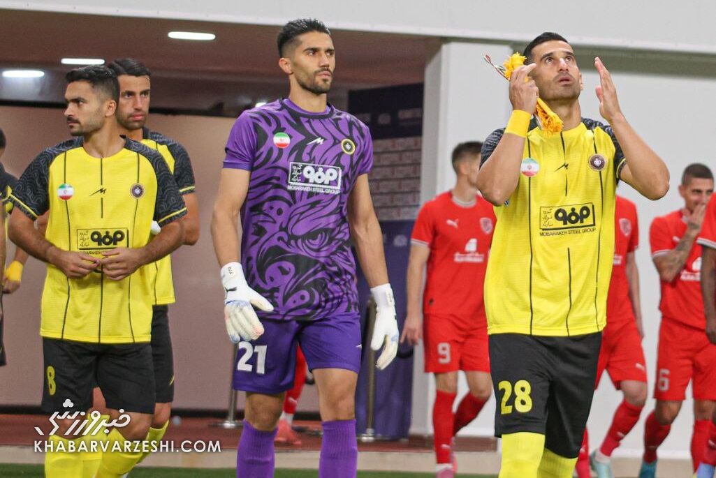 محرم هم جام می‌خواهد هم جانشین؛ دو کاپیتان در اولین بازی با لباس سپاهان بازوبند بستند!