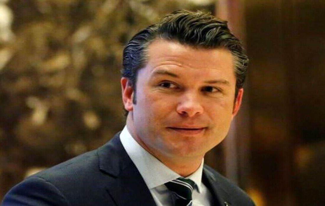 حاشیه های حضور یک مجری جنجالی در مذاکرات آلاسکا/ ویدئو