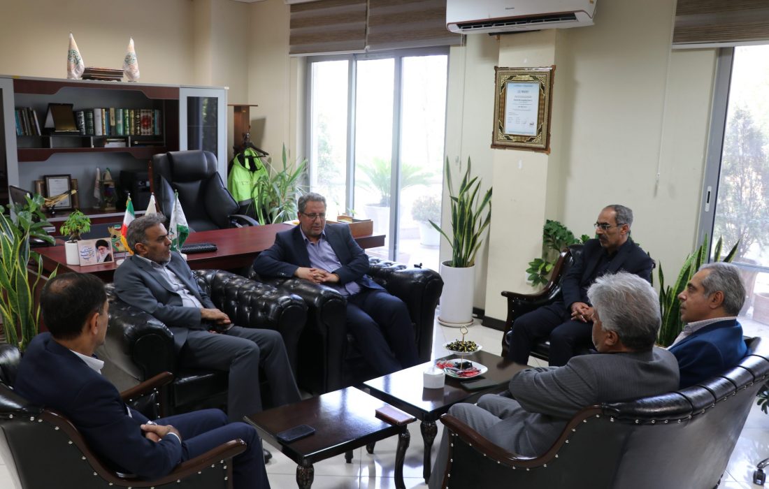 شهرداری‌ها با ارائه آموزش‌های شهروندی به دنبال پرورش شهروند وظیفه‌شناس هستند/ تعامل شهرداری منطقه ۲ شیراز با آموزش و پرورش فارس در راستای آموزش شهروندان