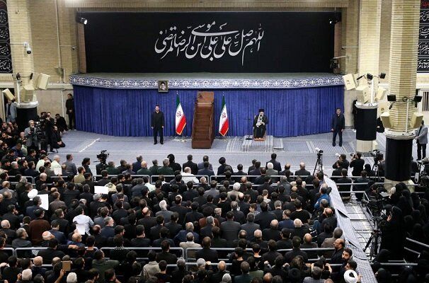 باید از خدمتگزاران کشور بویژه رئیس جمهور پرکار و پرتلاش حمایت شود/ مقابل آمریکا می ایستیم/ویدئو