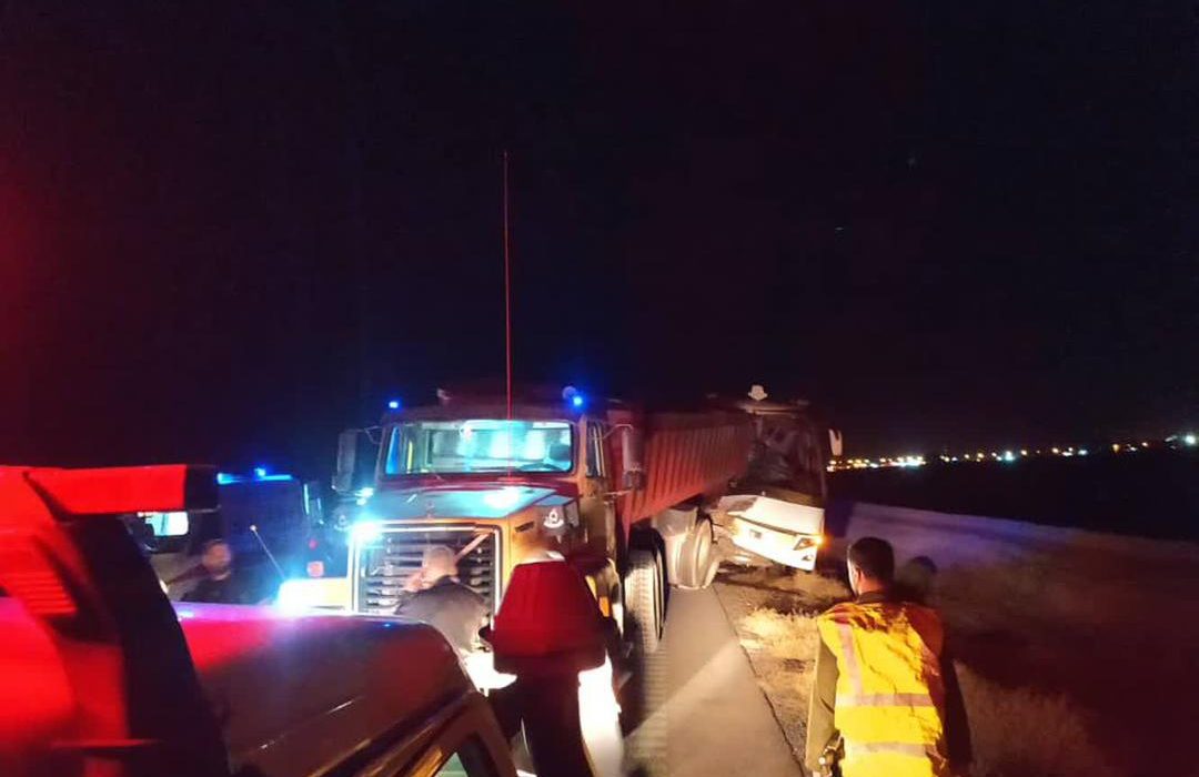 ۲۸ مصدوم براثر تصادف اتوبوس با تریلی در جاده نیریز_سیرجان