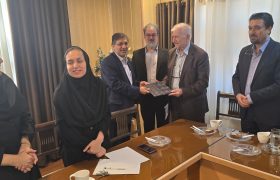 تقدیر از پنج تن از اساتید حامی و عضو صندوق حمایت از دانشجویان رشته پزشکی به همت مجمع خیرین تامین سلامت فارس