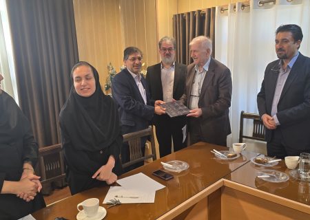 تقدیر از پنج تن از اساتید حامی و عضو صندوق حمایت از دانشجویان رشته پزشکی به همت مجمع خیرین تامین سلامت فارس