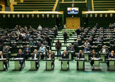 نامه هشدار آمیز ۱۶۵ نماینده مجلس به سران قوا/ ریشه تورم ارز است