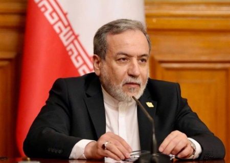 عراقچی وعده داد؛ حل موانع مالی قطار سریع‌السیر اصفهان ـ تهران در جلسه با بانک مرکزی