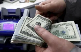 پیش بینی معاون اسبق بانک مرکزی از قیمت دلار؛ امکان ریزش قیمت وجود دارد؟