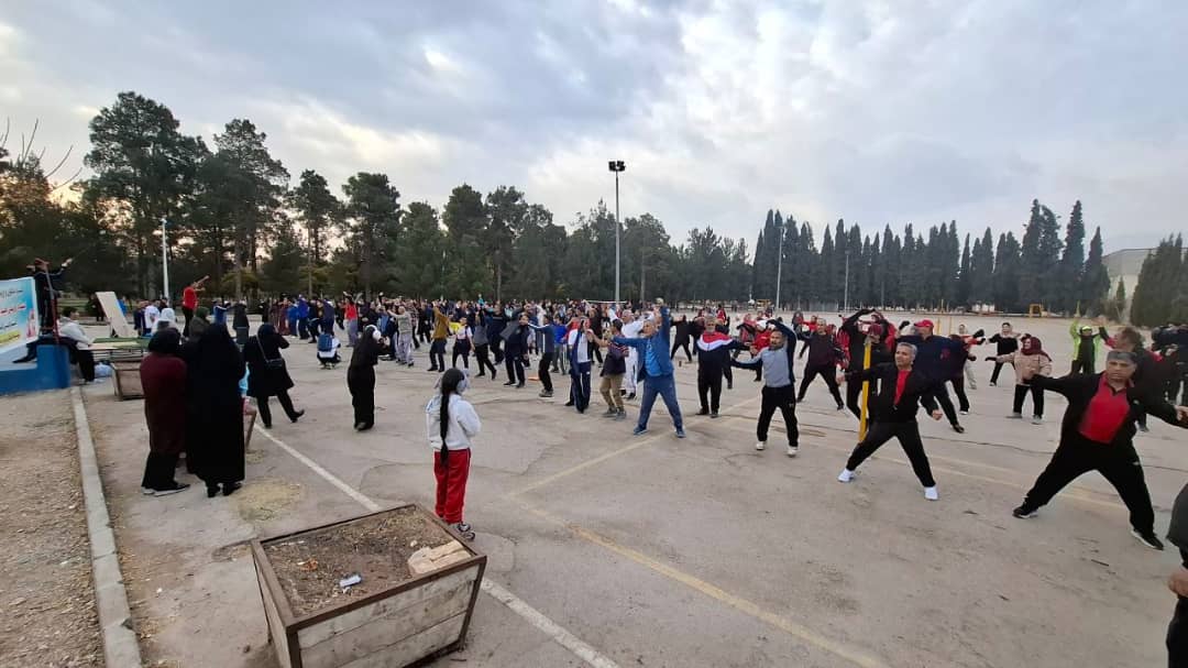 رونمایی رسمی از ایستگاه ورزش صبحگاهی قره‌آغاج در باغ جنت شیراز/ جشن نشاط همزمان با ولادت حضرت زهرا(س) و تقدیر از مسئول ایستگاه