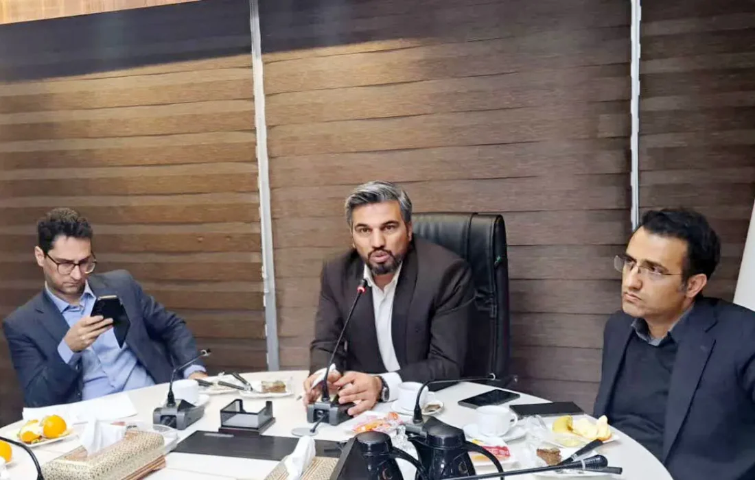 مترو پروژهای فناورانه، اجتماعی، زیستمحیطی و آیندهساز است/ نیاز فوری امروز قطار شهری در شهر شیراز تامین ٧ رام قطار است