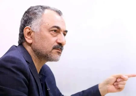 سیستم فلج شده و هیچ مسئله‌ای را دیگر حل نمی‌کند/ تثبیت قیمتها نشود و ناآرامی ها ادامه پیدا کند، شاید یکی دو ماه آینده یک تحول سیاسی در کشور اتفاق بیفتد/ رأس قدرت ممکن است خودش راضی باشد به ظهور بناپارت از درون حکومت