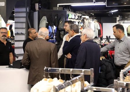 بازدید میدانی از وضعیت فعالین اقتصادی کیش و شنیدن بی‌واسطه مسائل و دغدغه‌های بازاریان