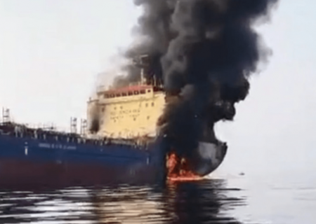 بیش از ۱۰ نفتکش در تنگه هرمز مورد اصابت قرار گرفت